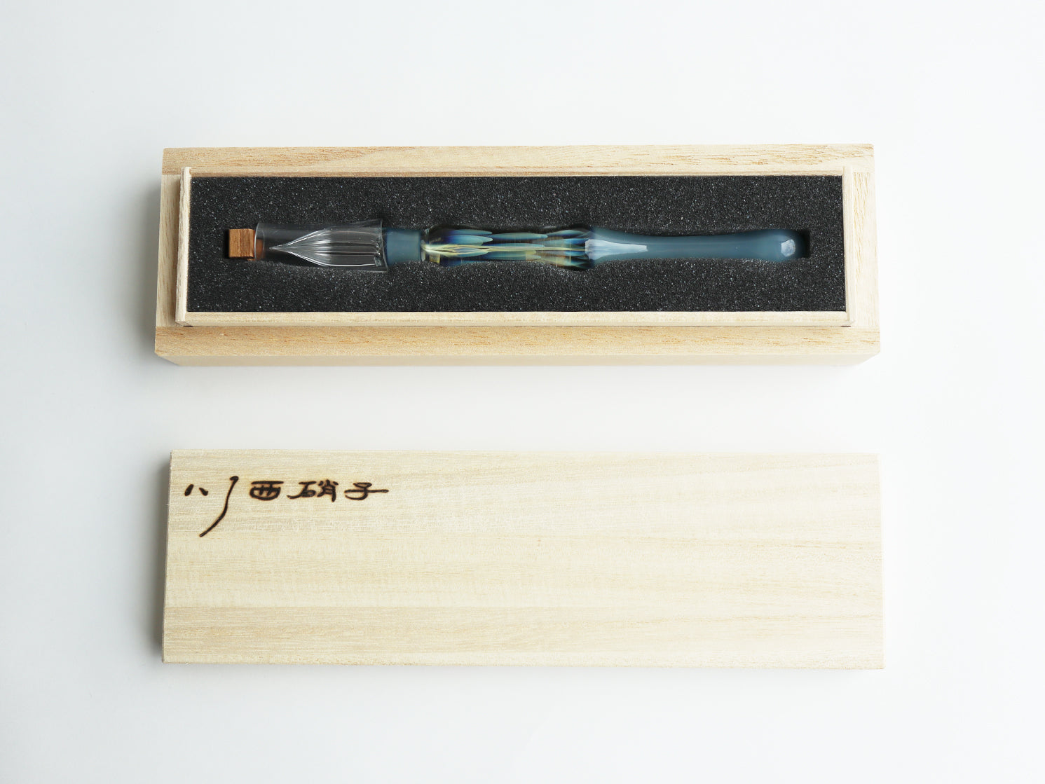 川西硝子×趣味の文具箱 ガラスペン 矢絣 木箱付き 川西硝子×趣味の文具箱 ガラスペン 矢絣 木箱付き | 文具好き垂涎の品